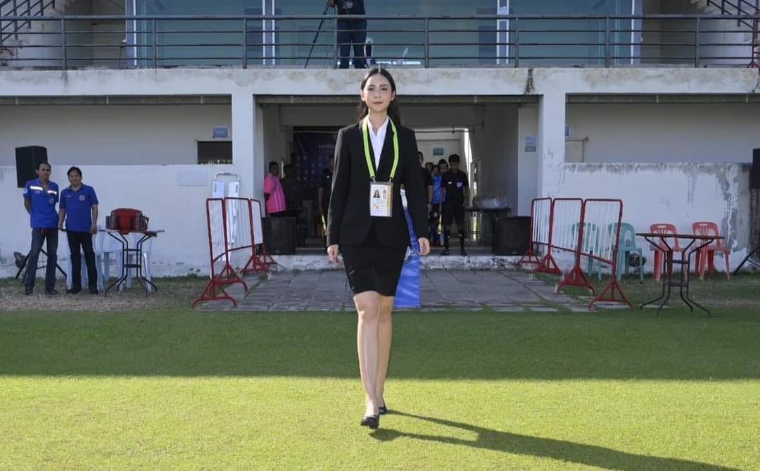 Chiêm ngưỡng nhan sắc 'nữ thần' mới của bóng đá Thái Lan -Sujitra Tabtong - Ảnh 2