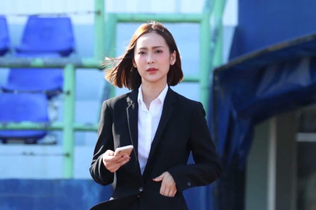 Chiêm ngưỡng nhan sắc 'nữ thần' mới của bóng đá Thái Lan -Sujitra Tabtong - Ảnh 1