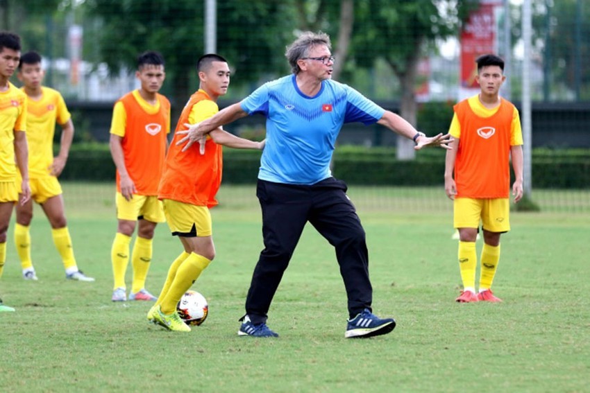 HLV Troussier sẽ gọi lại những học trò cũ vào danh sách U22 Việt Nam.