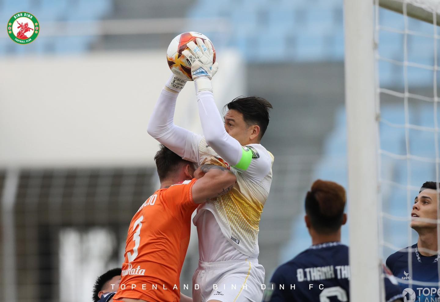 Văn Lâm có nhiều pha cứu thua ở trận thắng Đà Nẵng. Ảnh: CLB Bình Định