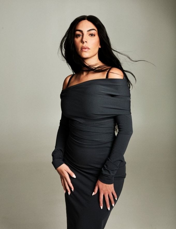 Bạn gái Ronaldo kiếm được bao nhiêu tiền mỗi tháng? - Ảnh 2