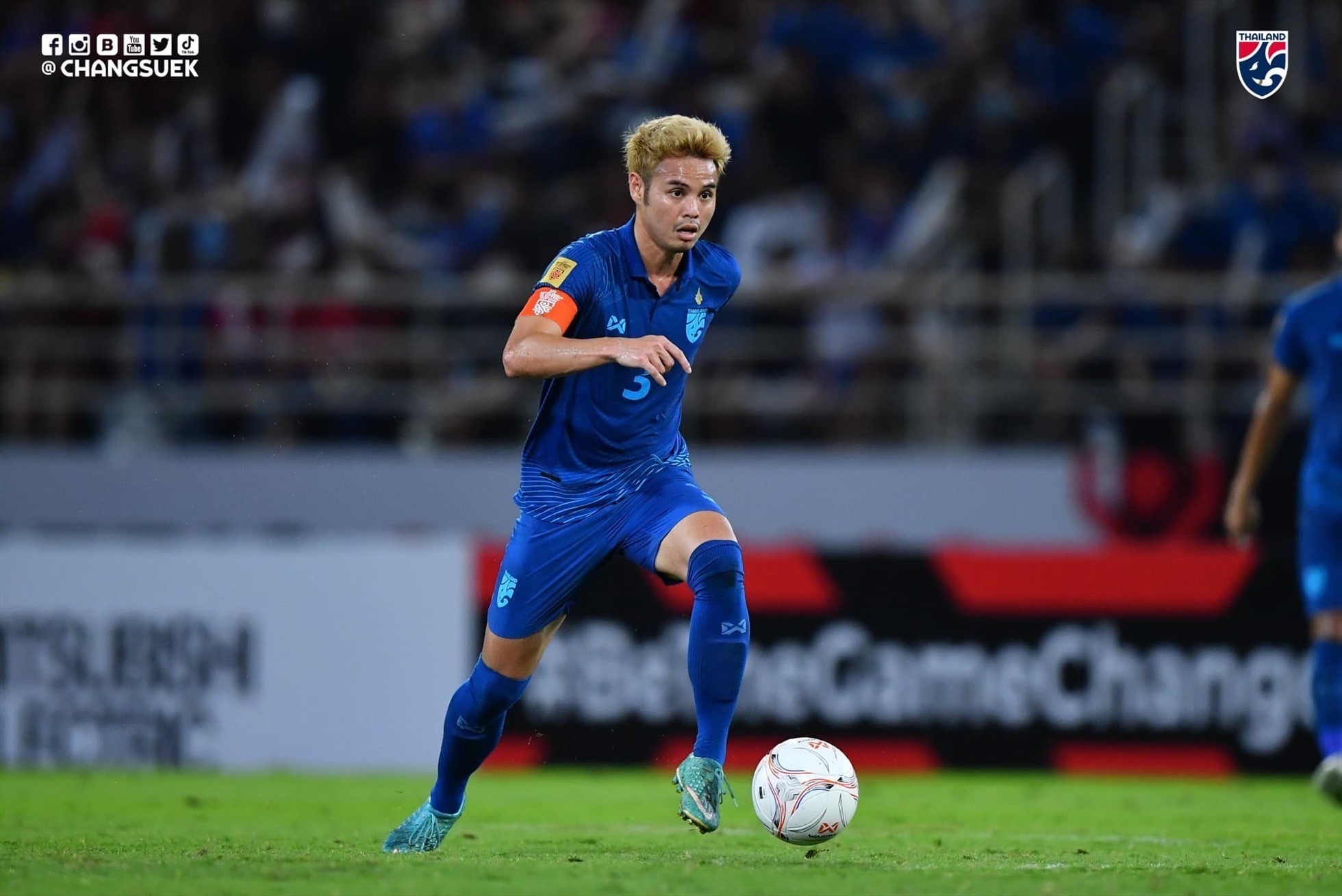 Theerathon Bunmathan được chào mời đến V-League thi đấu