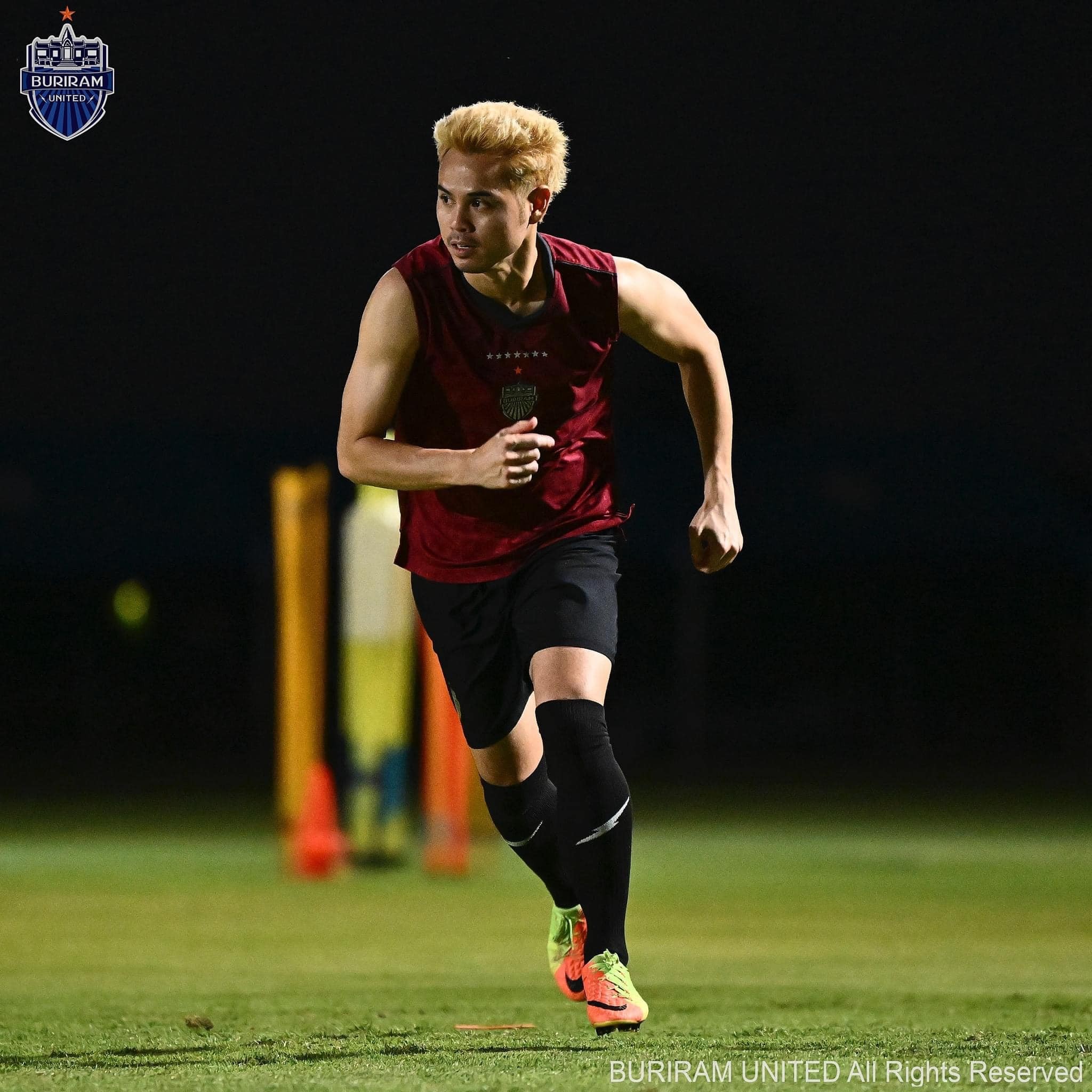 Rộ tin Theerathon đến V-League chơi bóng, báo Thái Lan nói gì? - Ảnh 1