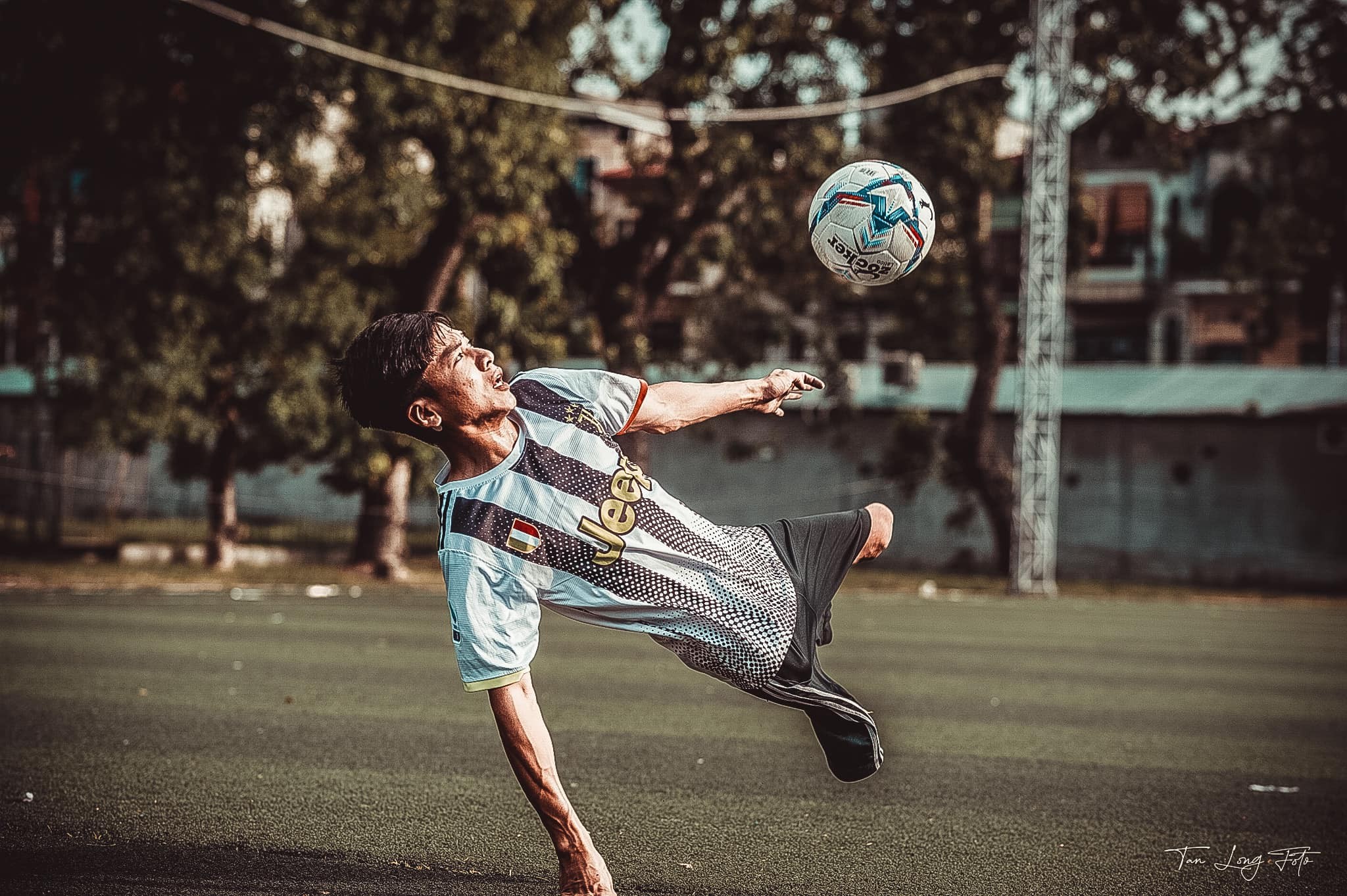 Câu chuyện về 'chàng trai không chân' có niềm đam mê với trái bóng tròn - Ảnh 3