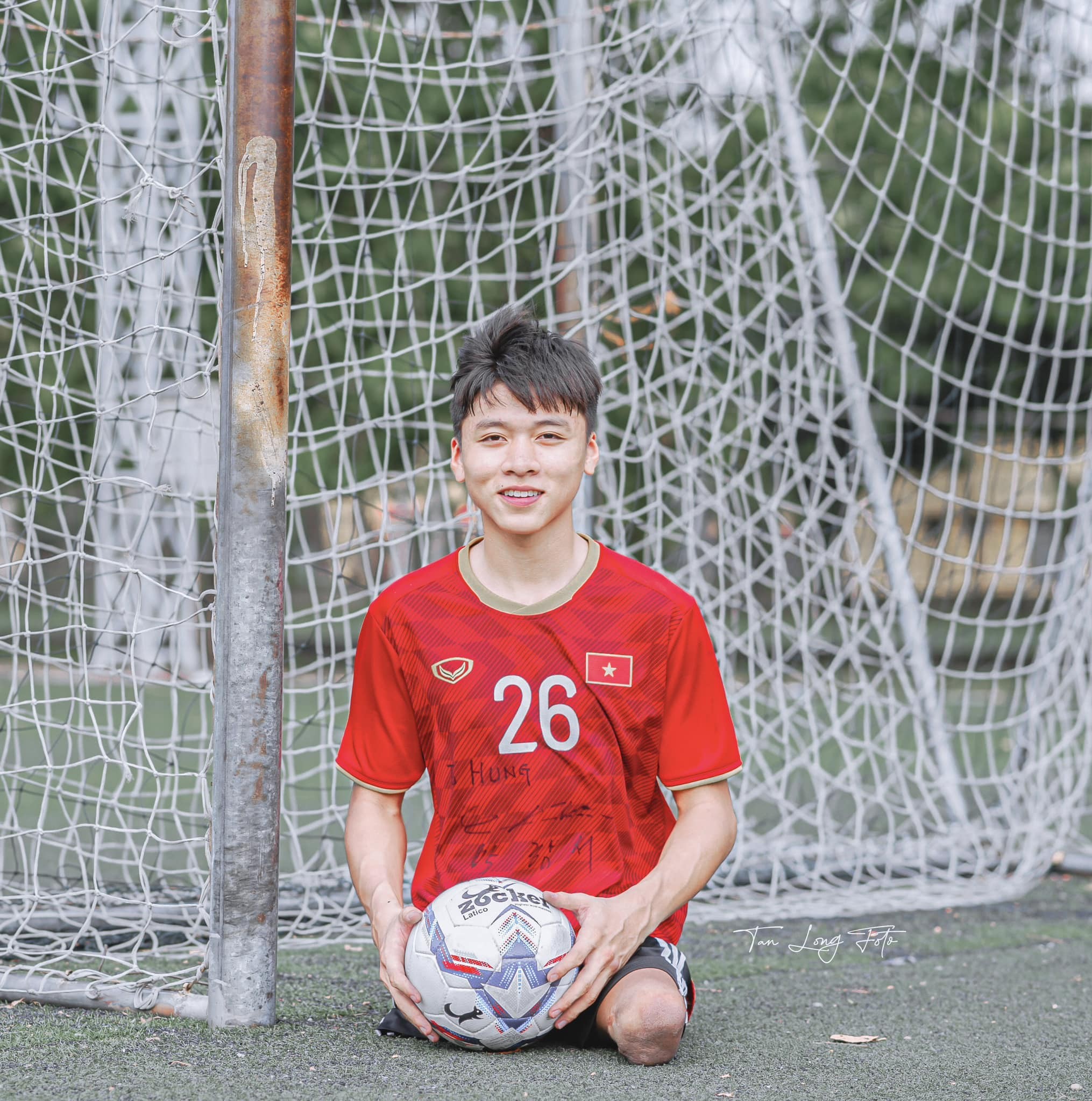 Câu chuyện về 'chàng trai không chân' có niềm đam mê với trái bóng tròn - Ảnh 1