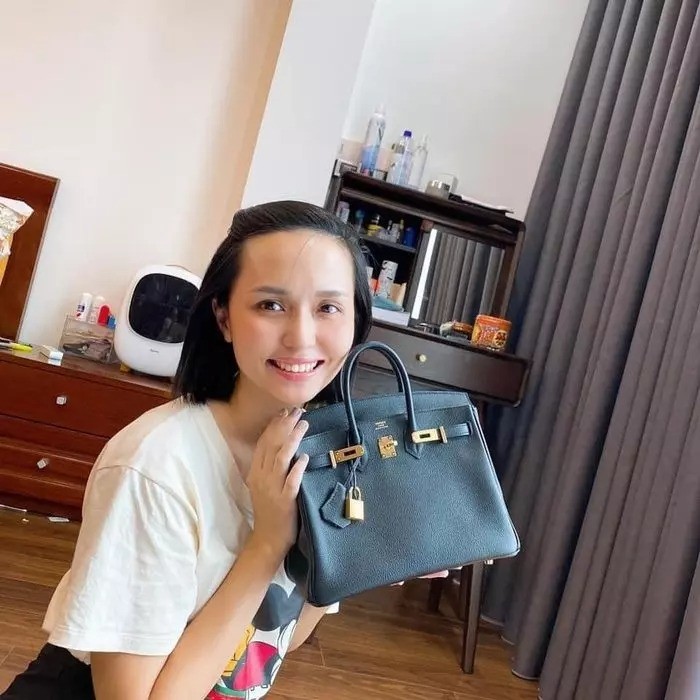 Chiếc túi HM Birkin này có giá trên 500 triệu đồng. Chiếc túi HM Birkin này có giá trên 500 triệu đồng.