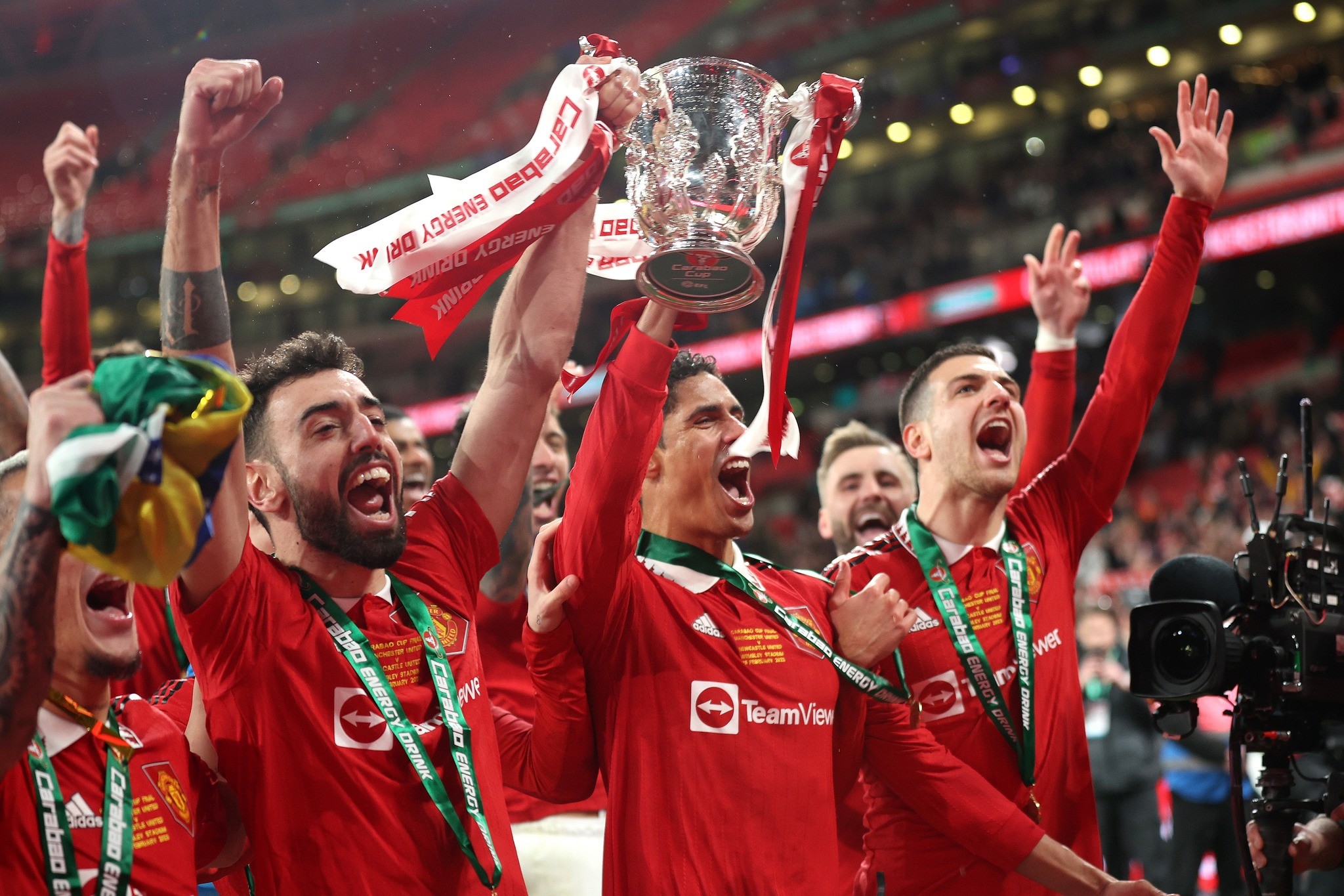 MU nhận về 100.000 bảng sau chức vô địch Carabao Cup.