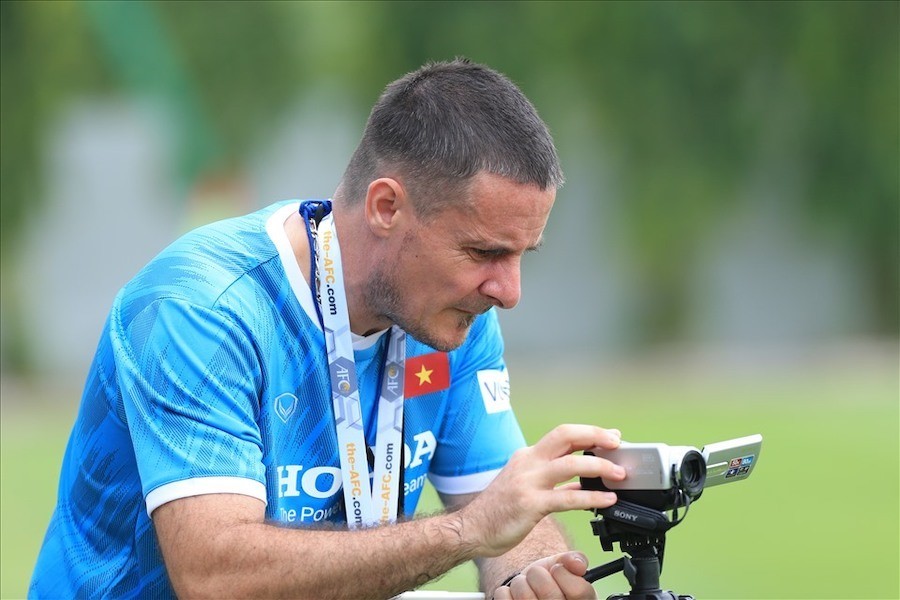 HLV thể lực Cedric Roger.