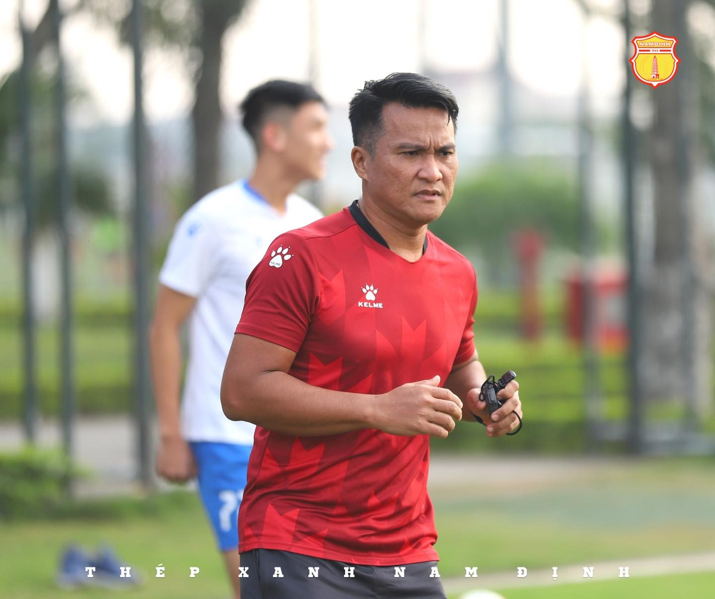 CHÙM ẢNH: Cầu thủ Thép Xanh Nam Định rạng rỡ tập luyện sau 1 tuần xả trại - Ảnh 4
