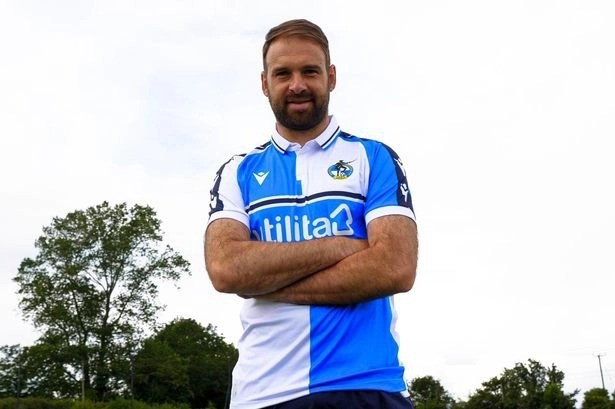 Cầu thủ Brett Pitman.