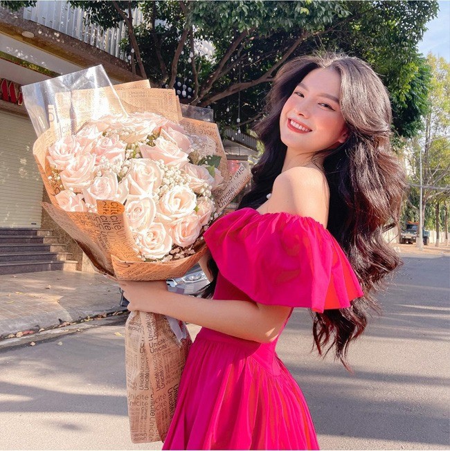 Bạn gái tiền vệ HAGL khoe thân hình như búp bê, nhan sắc khiến CDM ngất ngây - Ảnh 8 Bạn gái tiền vệ HAGL khoe thân hình như búp bê, nhan sắc khiến CDM ngất ngây - Ảnh 8