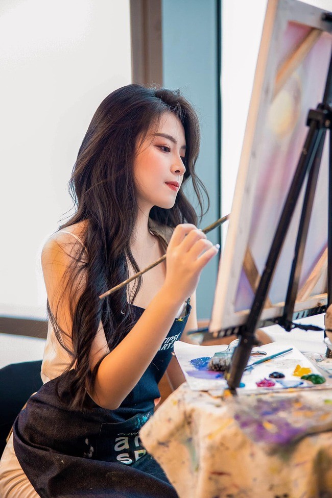 Bạn gái tiền vệ HAGL khoe thân hình như búp bê, nhan sắc khiến CDM ngất ngây - Ảnh 6 Bạn gái tiền vệ HAGL khoe thân hình như búp bê, nhan sắc khiến CDM ngất ngây - Ảnh 6