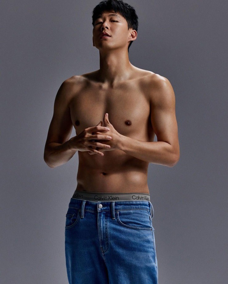Son Heung Min khoe body chuẩn 6 múi, đồng đội Tottenham nhảy vào 'bóc phốt' - Ảnh 2 Son Heung Min khoe body chuẩn 6 múi, đồng đội Tottenham nhảy vào 'bóc phốt' - Ảnh 2