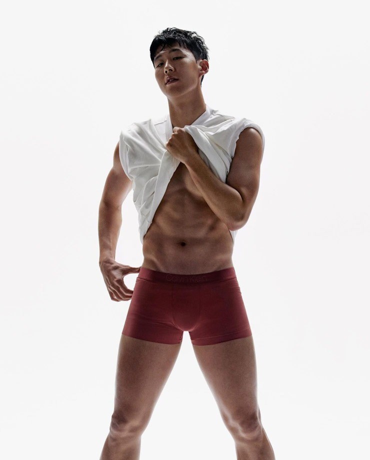 Son Heung Min khoe body chuẩn 6 múi, đồng đội Tottenham nhảy vào 'bóc phốt' - Ảnh 3 Son Heung Min khoe body chuẩn 6 múi, đồng đội Tottenham nhảy vào 'bóc phốt' - Ảnh 3