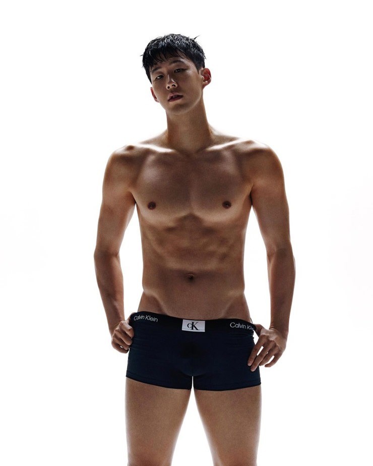 Son Heung Min khoe body chuẩn 6 múi, đồng đội Tottenham nhảy vào 'bóc phốt' - Ảnh 4 Son Heung Min khoe body chuẩn 6 múi, đồng đội Tottenham nhảy vào 'bóc phốt' - Ảnh 4