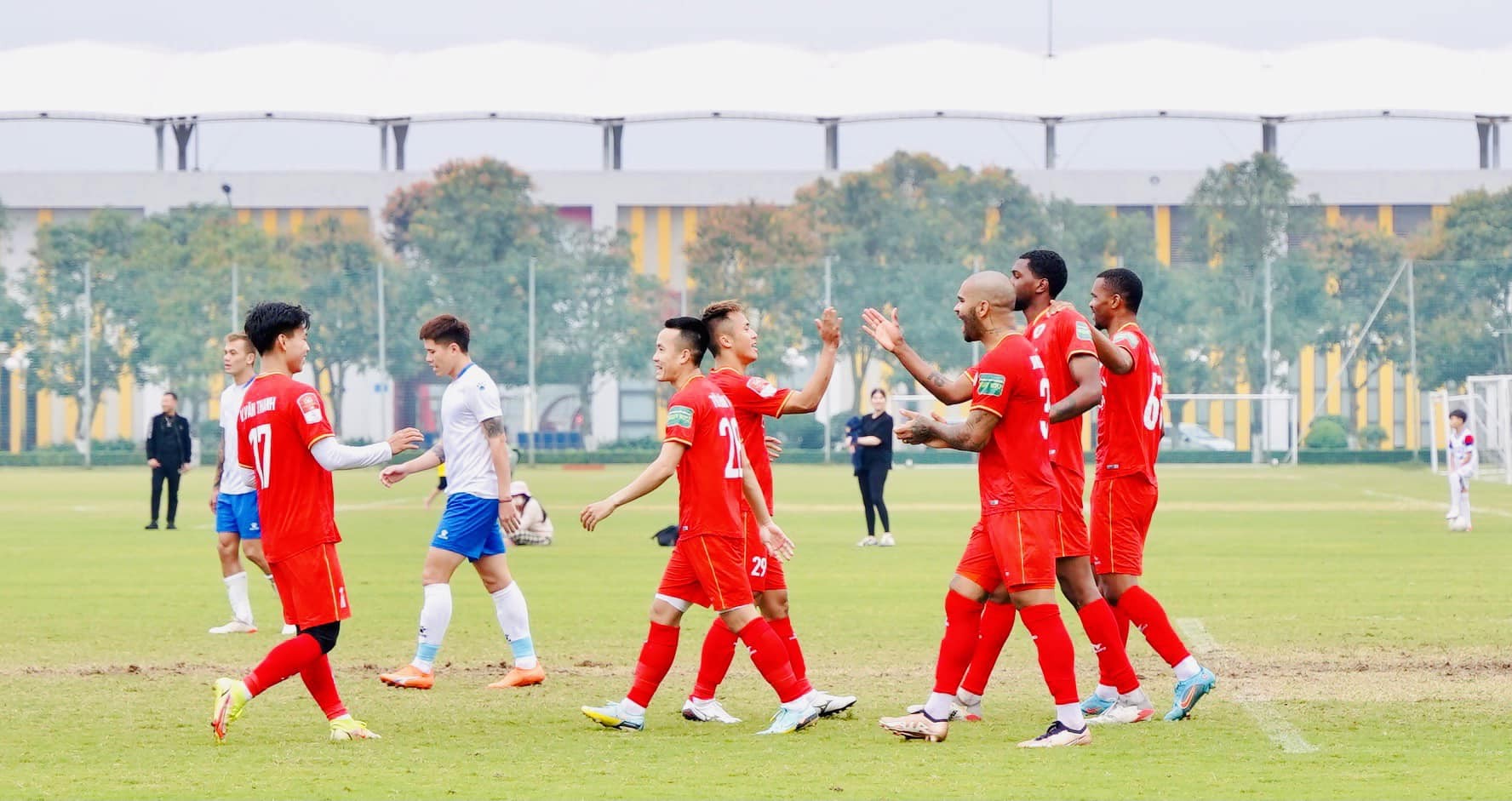 CHÙM ẢNH: Trận giao hữu giữa CLB Công An Hà Nội - CLB Thép Xanh Nam Định - Ảnh 2