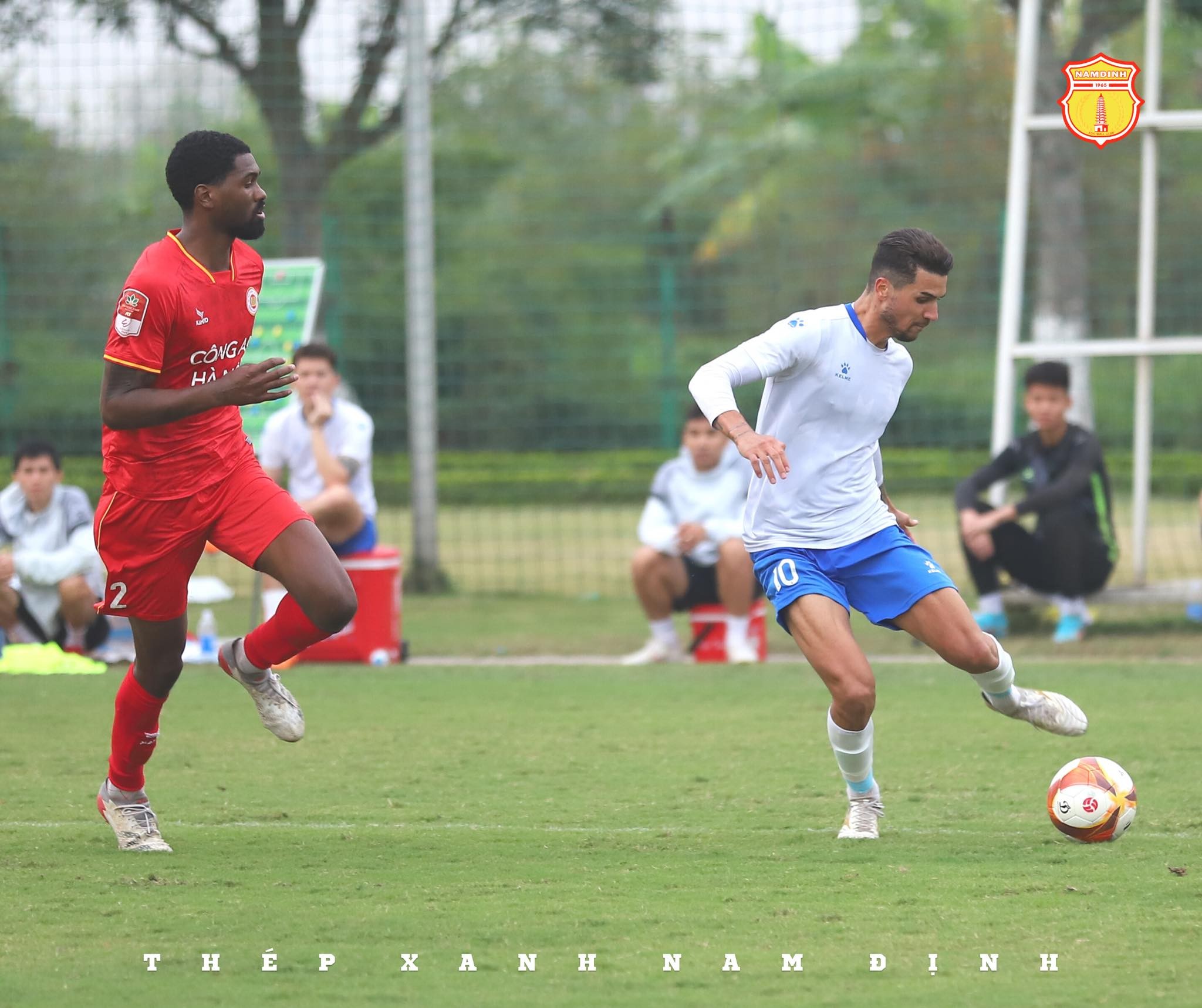 CHÙM ẢNH: Trận giao hữu giữa CLB Công An Hà Nội - CLB Thép Xanh Nam Định - Ảnh 8