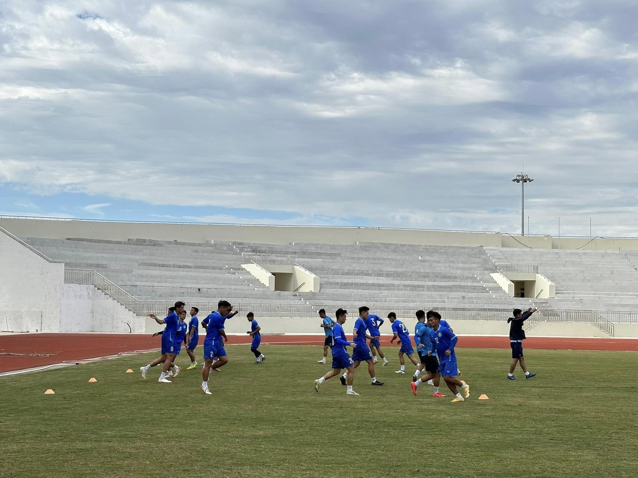 CLB Lâm Đồng tập luyện chuẩn bị cho giải hạng Ba. Ảnh: CLB Lâm Đồng