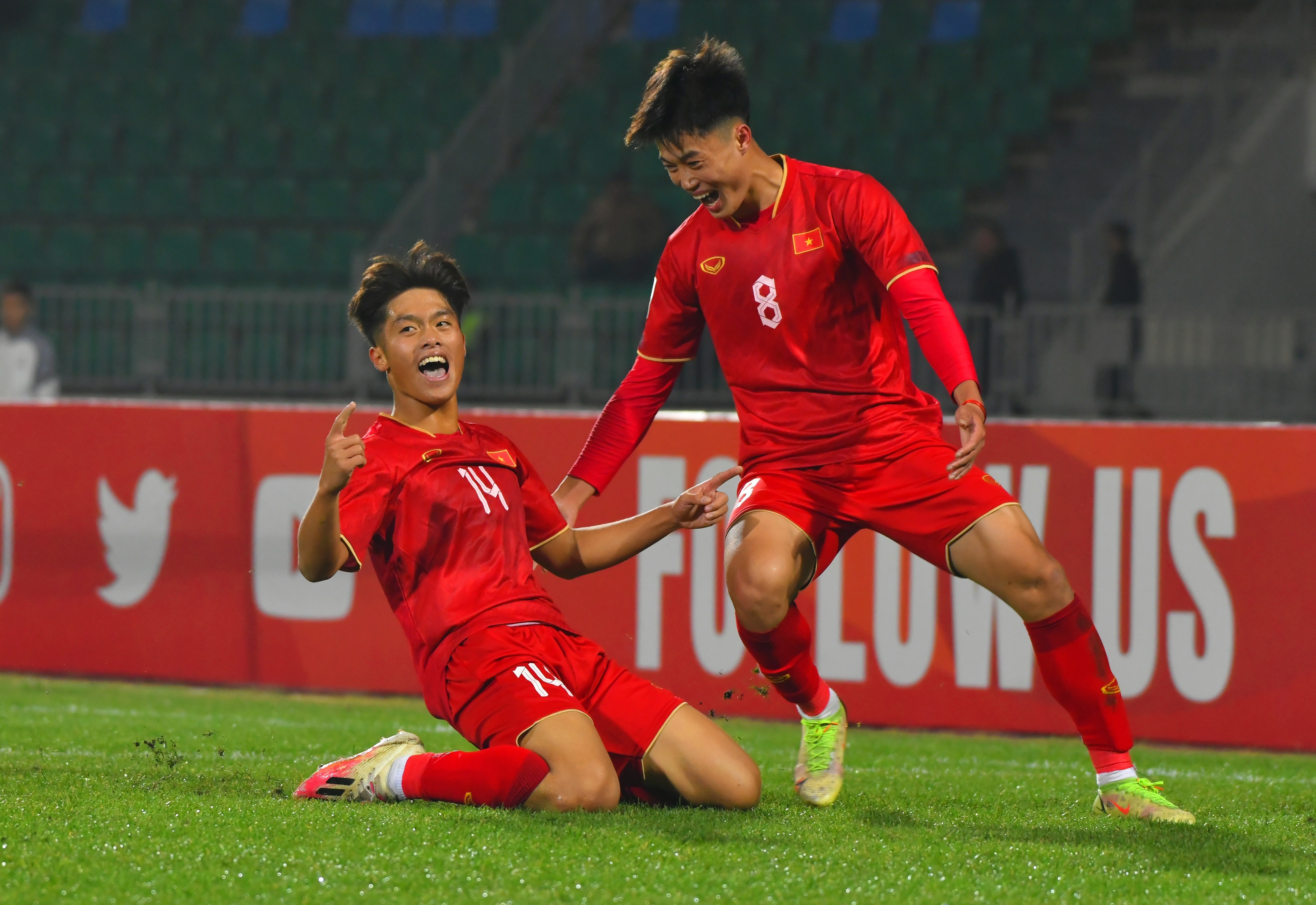 Quốc Việt và Văn Trường ghi bàn giúp U20 Việt Nam đánh bại U20 Qatar. Quốc Việt và Văn Trường ghi bàn giúp U20 Việt Nam đánh bại U20 Qatar.