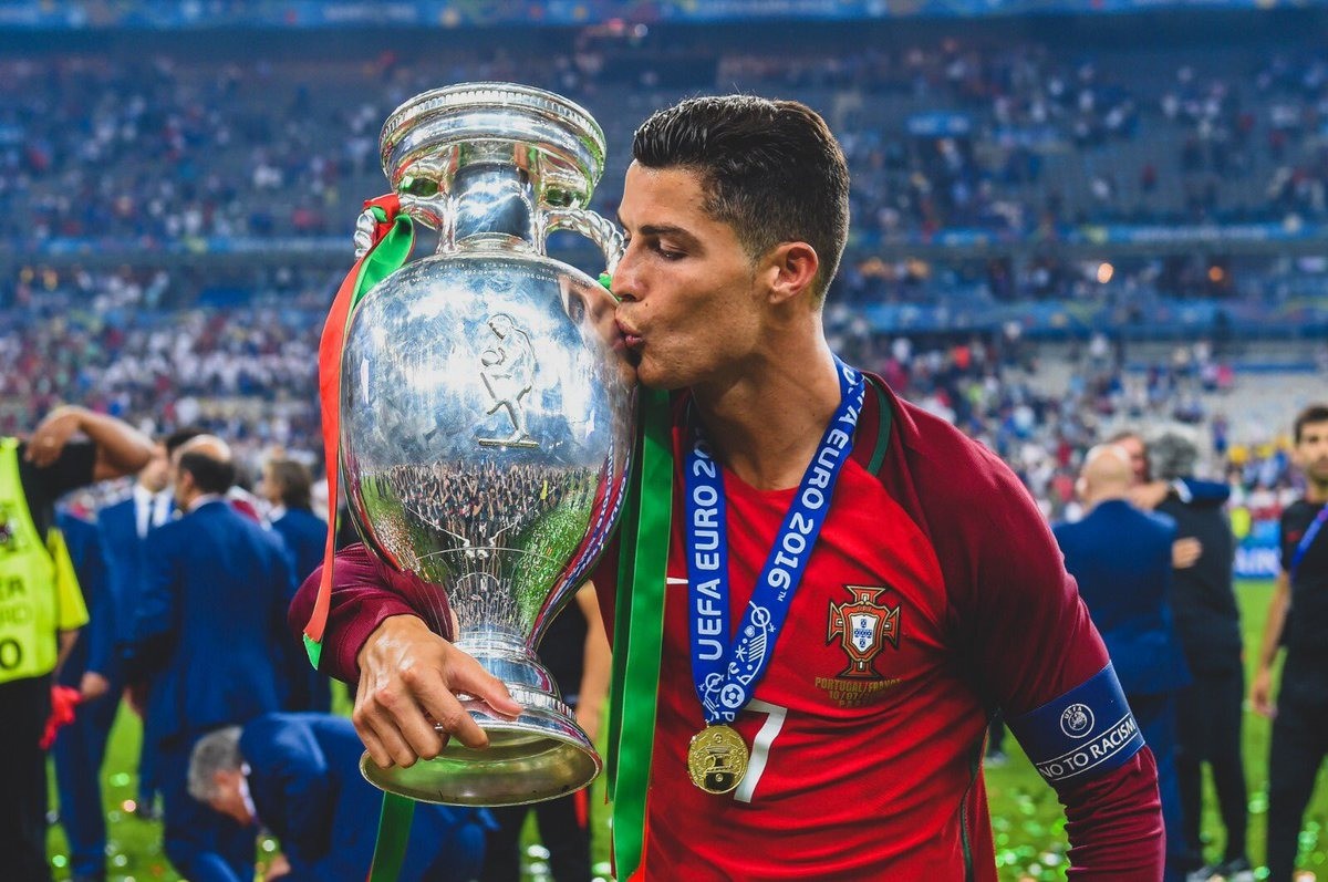Ronaldo tiết lộ đã say xỉn khi ĐT Bồ Đào Nha vô địch Euro 2016.