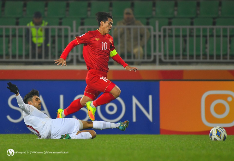 Văn Khang được chọn là cầu thủ xuất sắc nhất trận U20 Việt Nam thắng U20 Qatar. Văn Khang được chọn là cầu thủ xuất sắc nhất trận U20 Việt Nam thắng U20 Qatar.