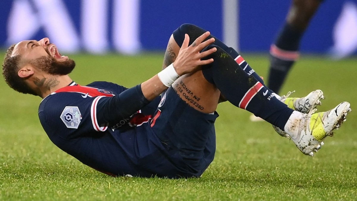 Neymar thường xuyên dính chấn thương nặng.