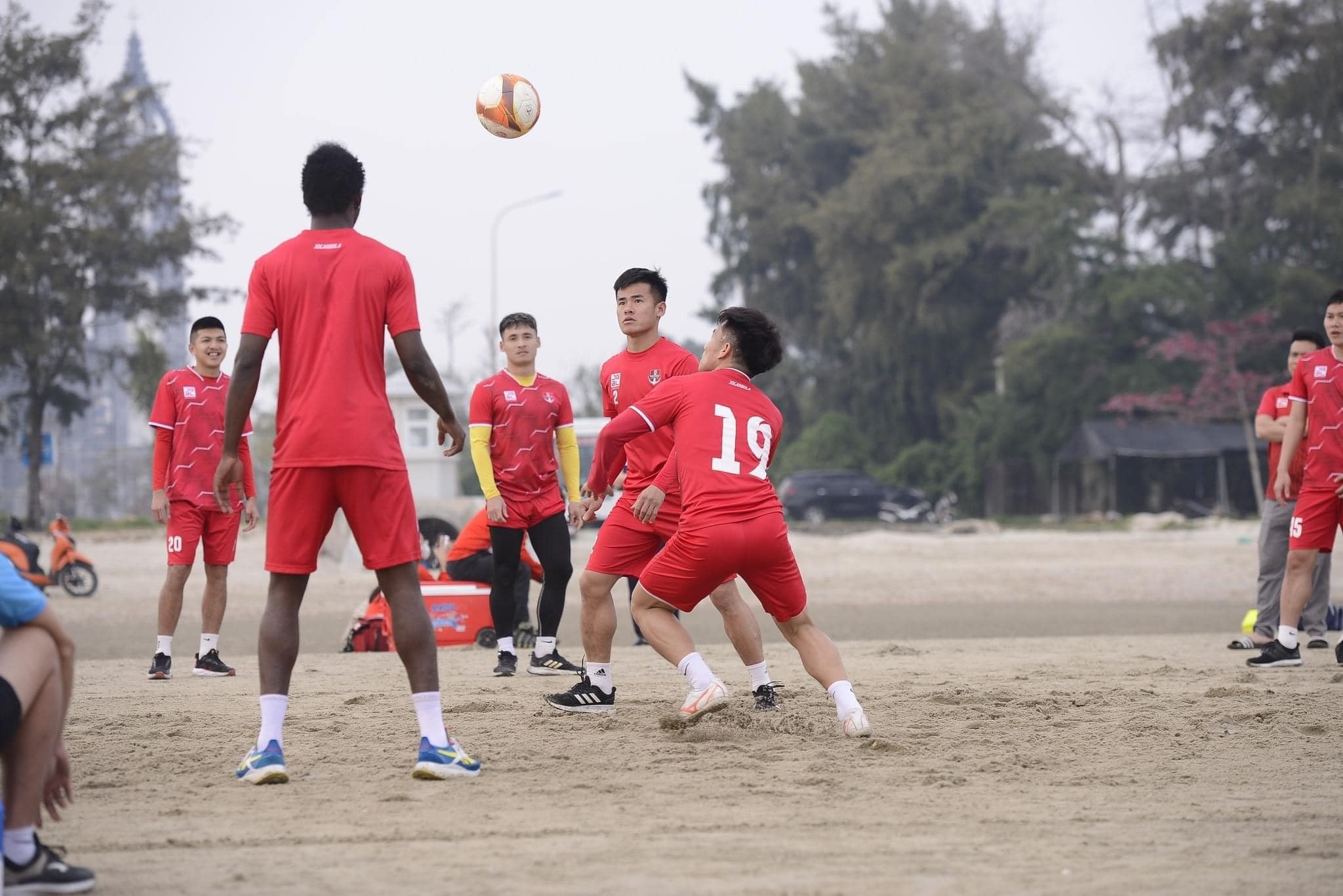 CLB Hải Phòng tập luyện tại Móng Cái.