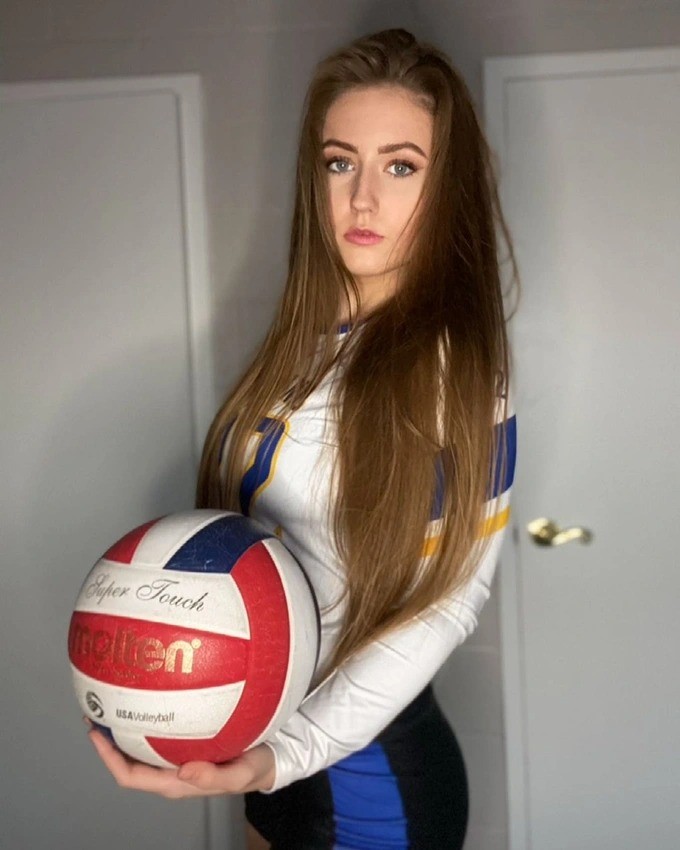 Lucie Mahelova sở hữu vẻ ngoài thu hút mọi ánh nhìn