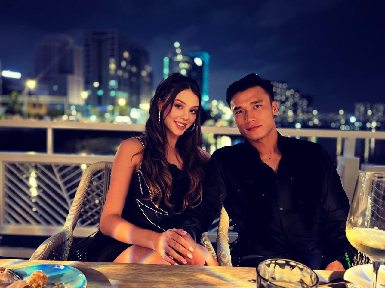 Cuộc sống hạnh phúc của Bùi Tiến Dũng bên cạnh vợ Tây