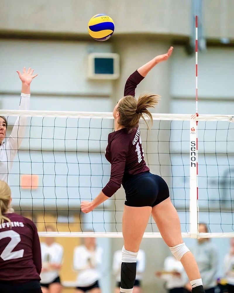 Maddie Lethbridge sở hữu chiều cao hơn 1,8 m