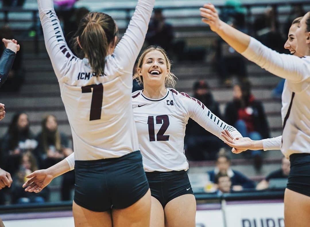 Maddie Lethbridge gây ấn tượng bưởi nụ cười rạng rỡ