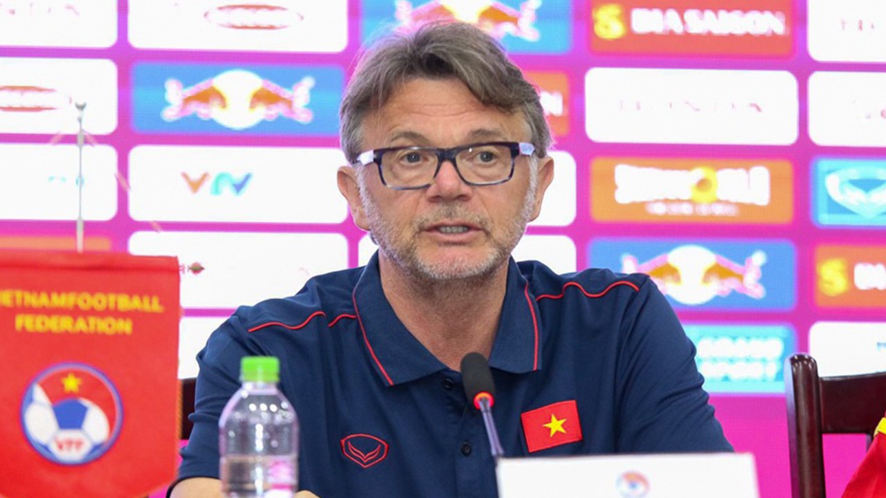 HLV Troussier đề xuất V-League đá 10 tháng, đại diện các CLB nói gì? 1 HLV Troussier đề xuất V-League đá 10 tháng, đại diện các CLB nói gì? 1