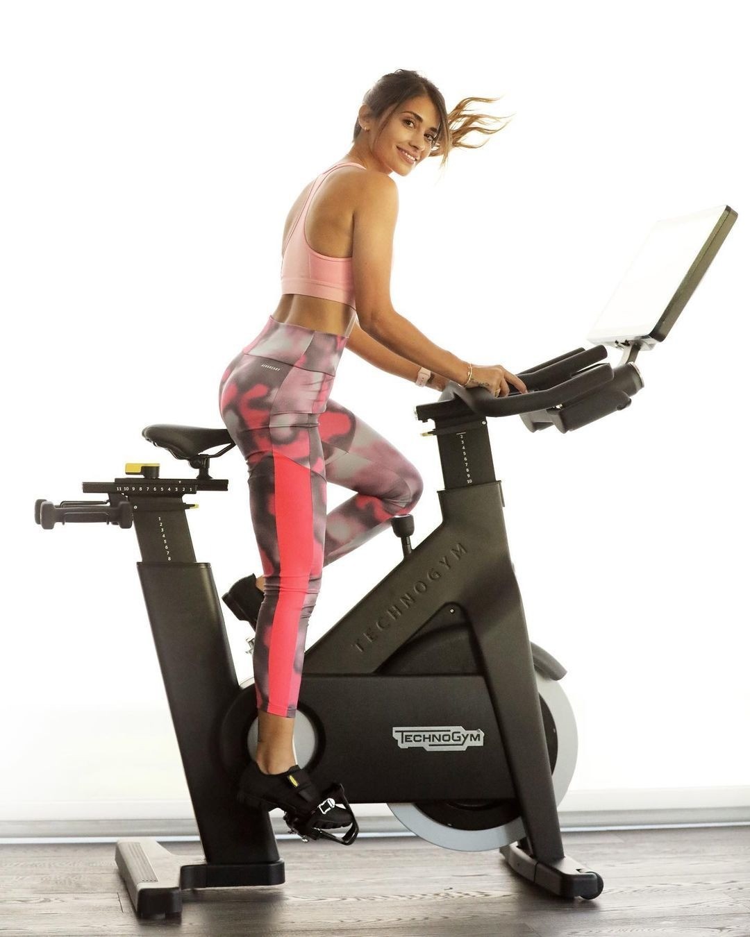 Vợ Messi tiết lộ bí quyết giữ vóc dáng nuột nà khiến vạn người mê  - Ảnh 2