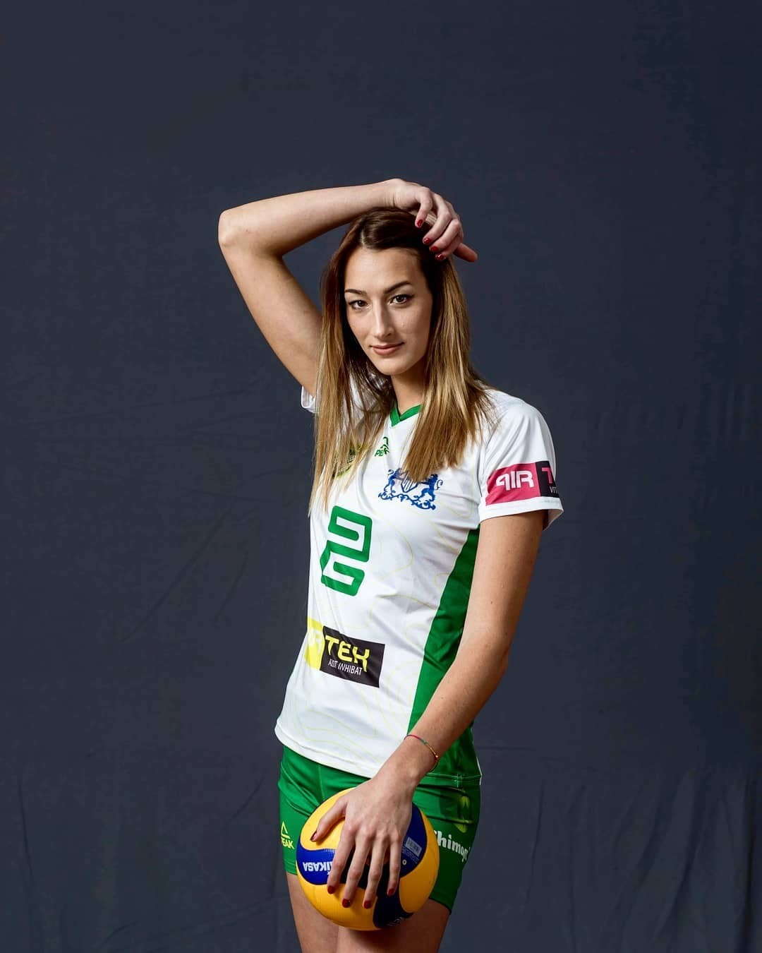 Chiêm ngưỡng nhan sắc như 'thiên thần' của nữ VĐV cao nhất giải bóng chuyền VĐQG - Ảnh 2