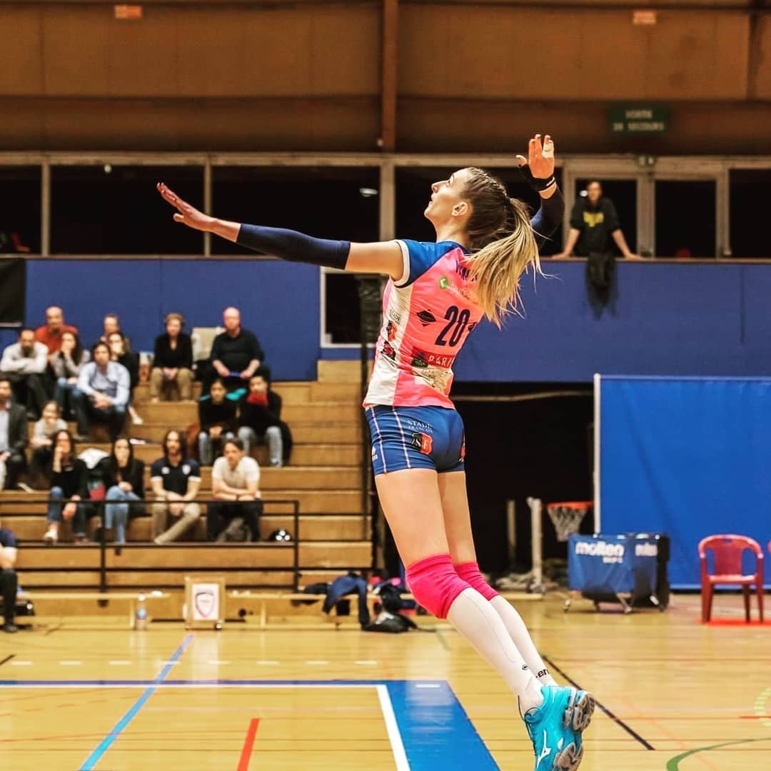 Laura Vukasovic sở hữu chiều cao khủng 1m97 cùng khả năng bật nhảy rất tốt