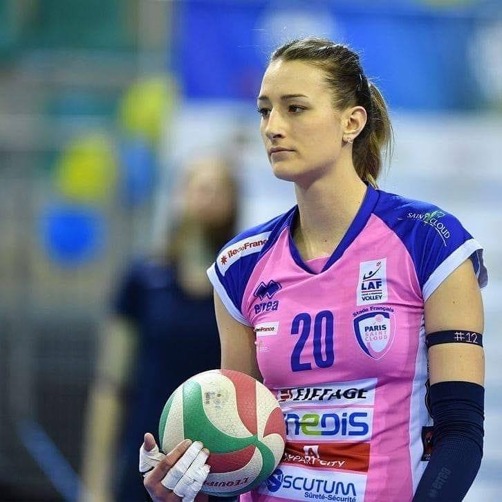 Luara Vukasovic còn có gương mặt như người mẫu Luara Vukasovic còn có gương mặt như người mẫu
