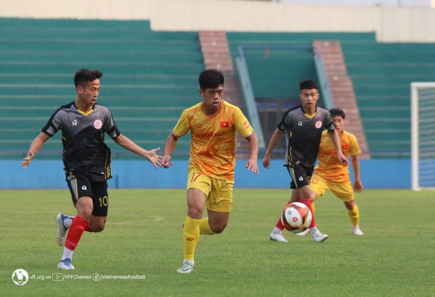 U23 Việt Nam thắng 2-1 trước CLB Phú Thọ