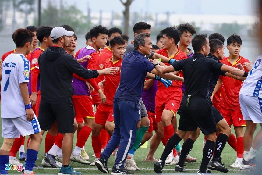 Sau màn ẩu đả tại giải Quốc gia, U17 Huế và U17 Hồng Lĩnh Hà Tĩnh bị xử lý ra sao? 3 Sau màn ẩu đả tại giải Quốc gia, U17 Huế và U17 Hồng Lĩnh Hà Tĩnh bị xử lý ra sao? 3