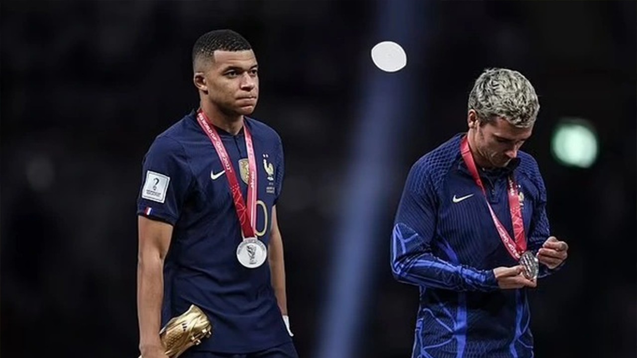 ĐT Pháp lại lục đục sau khi Mbappe được chọn làm đội trưởng 1 ĐT Pháp lại lục đục sau khi Mbappe được chọn làm đội trưởng 1