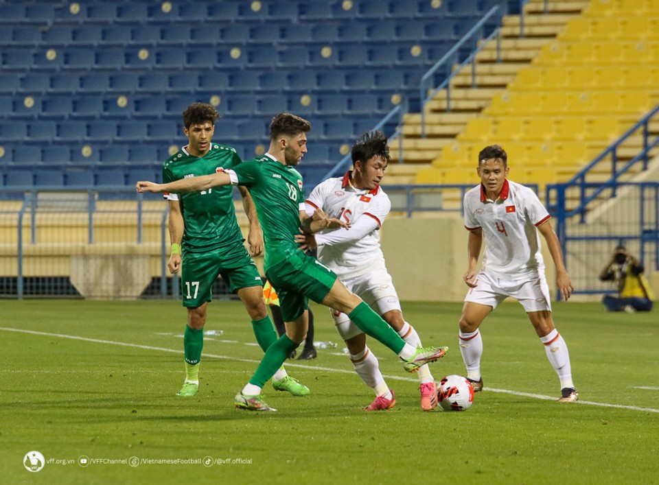 Trọng tài rút nhầm thẻ đỏ cho cầu thủ U23 Việt Nam ở trận thua Iraq 2 Trọng tài rút nhầm thẻ đỏ cho cầu thủ U23 Việt Nam ở trận thua Iraq 2