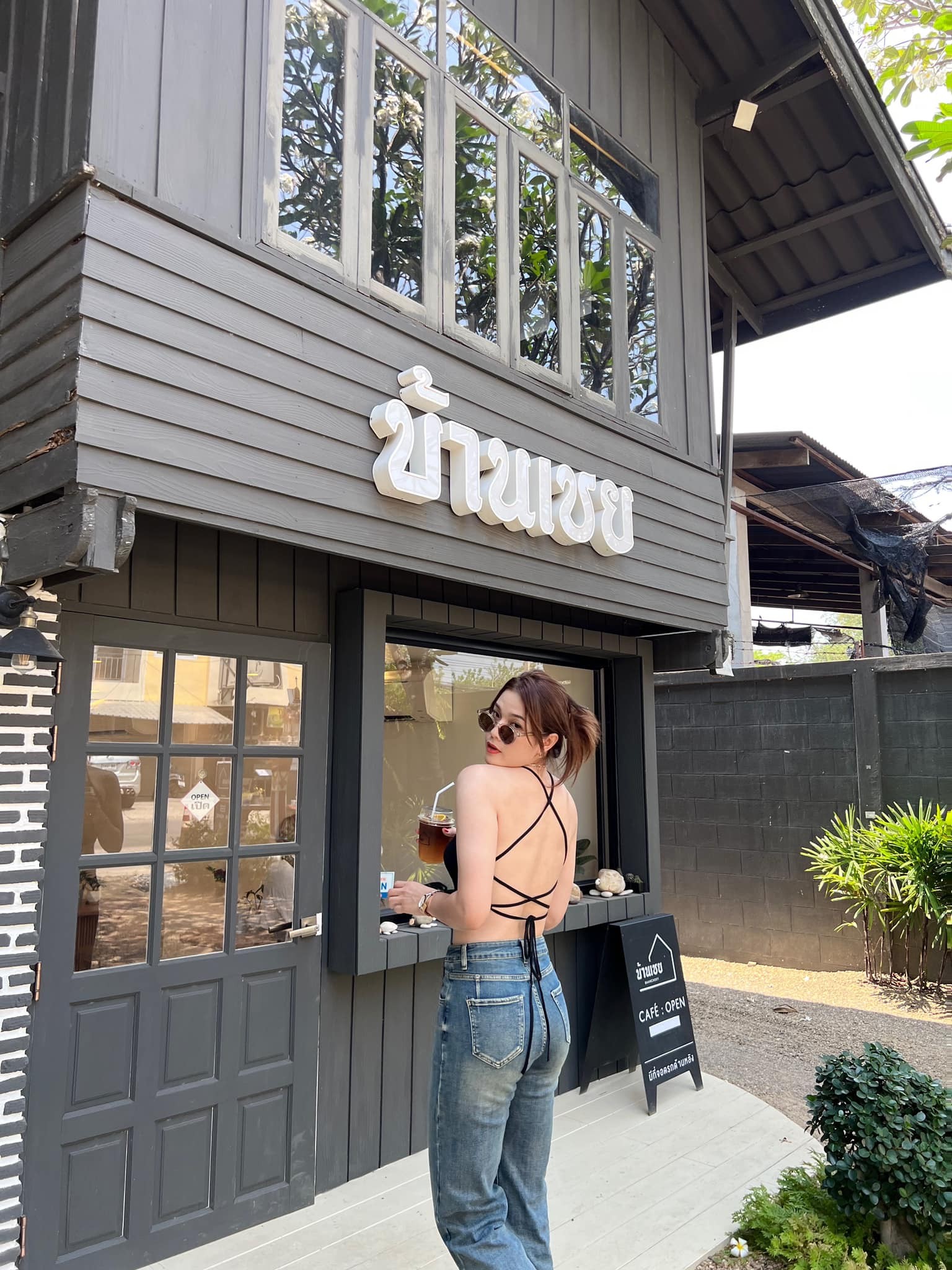 CHÙM ẢNH: 'Hot girl' bóng chuyền Thái Lan khoe đường cong quyến rũ, lộ hình xăm nơi nhạy cảm - Ảnh 8 CHÙM ẢNH: 'Hot girl' bóng chuyền Thái Lan khoe đường cong quyến rũ, lộ hình xăm nơi nhạy cảm - Ảnh 8