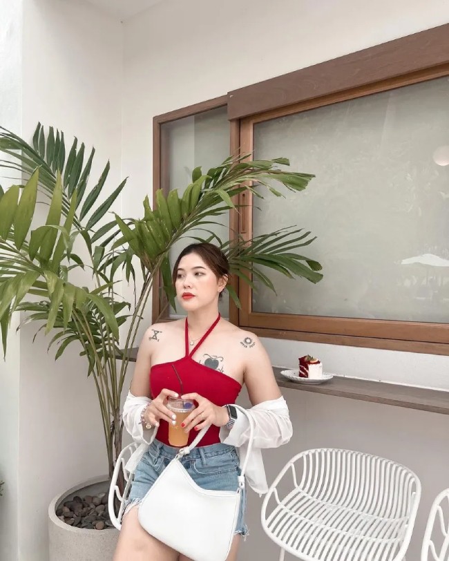 CHÙM ẢNH: 'Hot girl' bóng chuyền Thái Lan khoe đường cong quyến rũ, lộ hình xăm nơi nhạy cảm - Ảnh 5 CHÙM ẢNH: 'Hot girl' bóng chuyền Thái Lan khoe đường cong quyến rũ, lộ hình xăm nơi nhạy cảm - Ảnh 5
