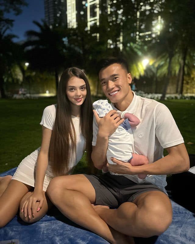 Bùi Tiến Dũng khoe cảnh vợ học tiếng Việt, mẹ bỉm phát âm khiến nhiều người bất ngờ 5 Bùi Tiến Dũng khoe cảnh vợ học tiếng Việt, mẹ bỉm phát âm khiến nhiều người bất ngờ 5