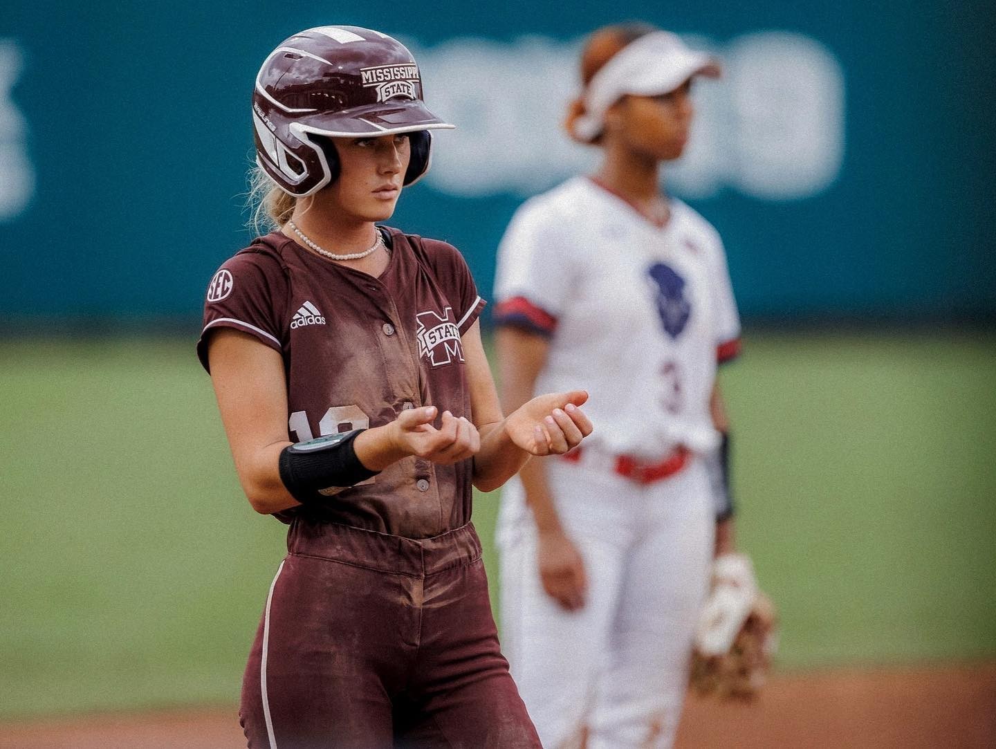 Người đẹp bóng chày Mỹ bỗng trở nên nổi tiếng nhờ video ăn mì tôm - Ảnh 2