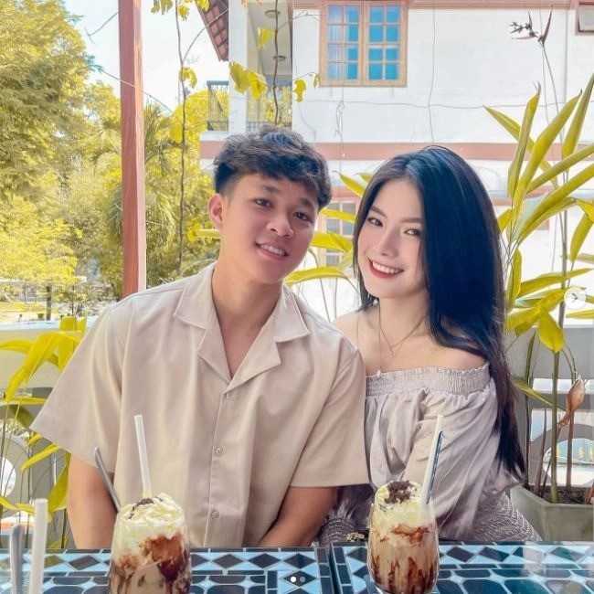 CHÙM ẢNH: Nhan sắc như thiên thần của 'hot girl đeo kính', khiến báo Trung Quốc khen ngợi hết lời - Ảnh 1 CHÙM ẢNH: Nhan sắc như thiên thần của 'hot girl đeo kính', khiến báo Trung Quốc khen ngợi hết lời - Ảnh 1
