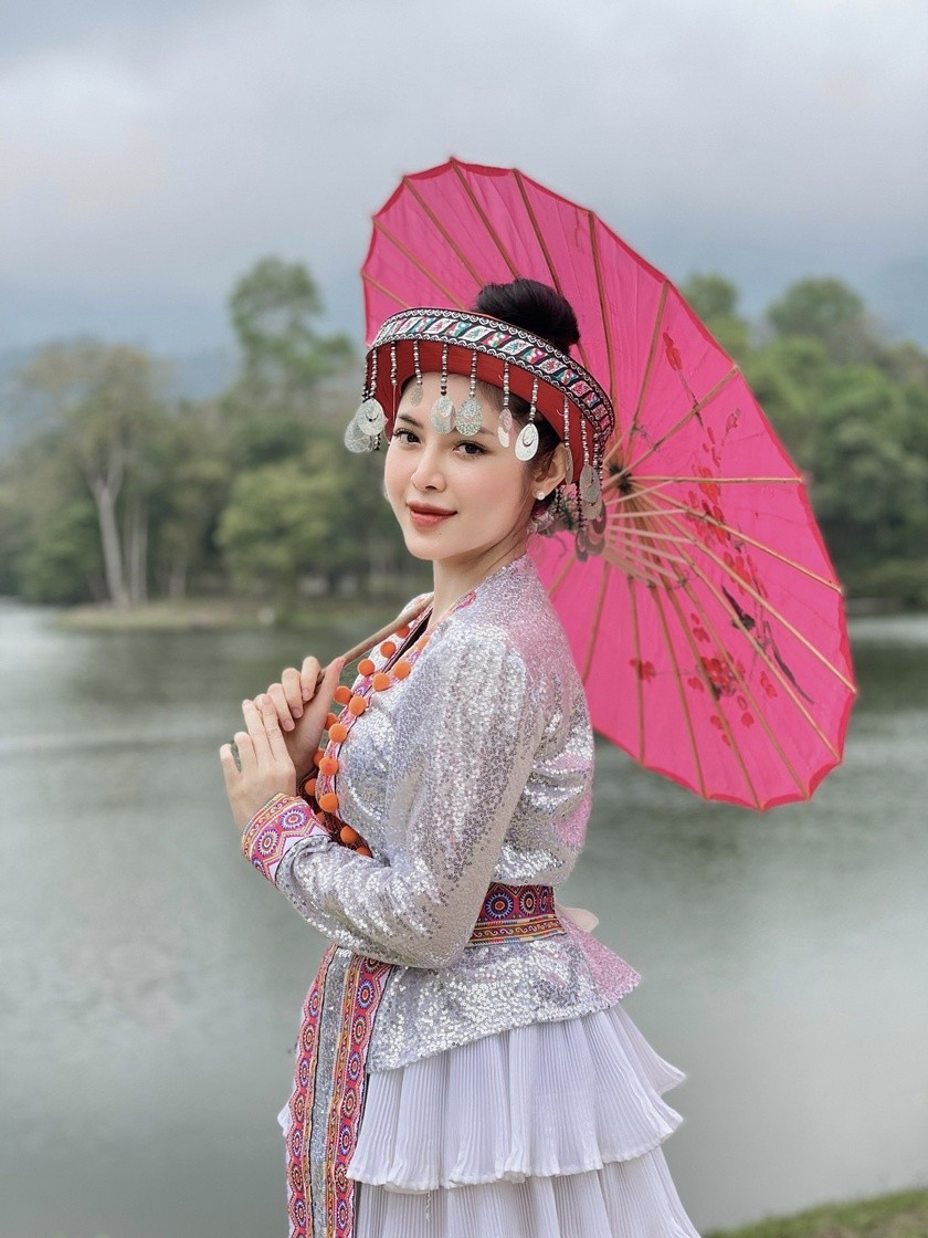 Quế Chi thu hút mọi ánh nhìn bởi gương mặt xinh đẹp, khả ái, ngoại hình quyến rũ