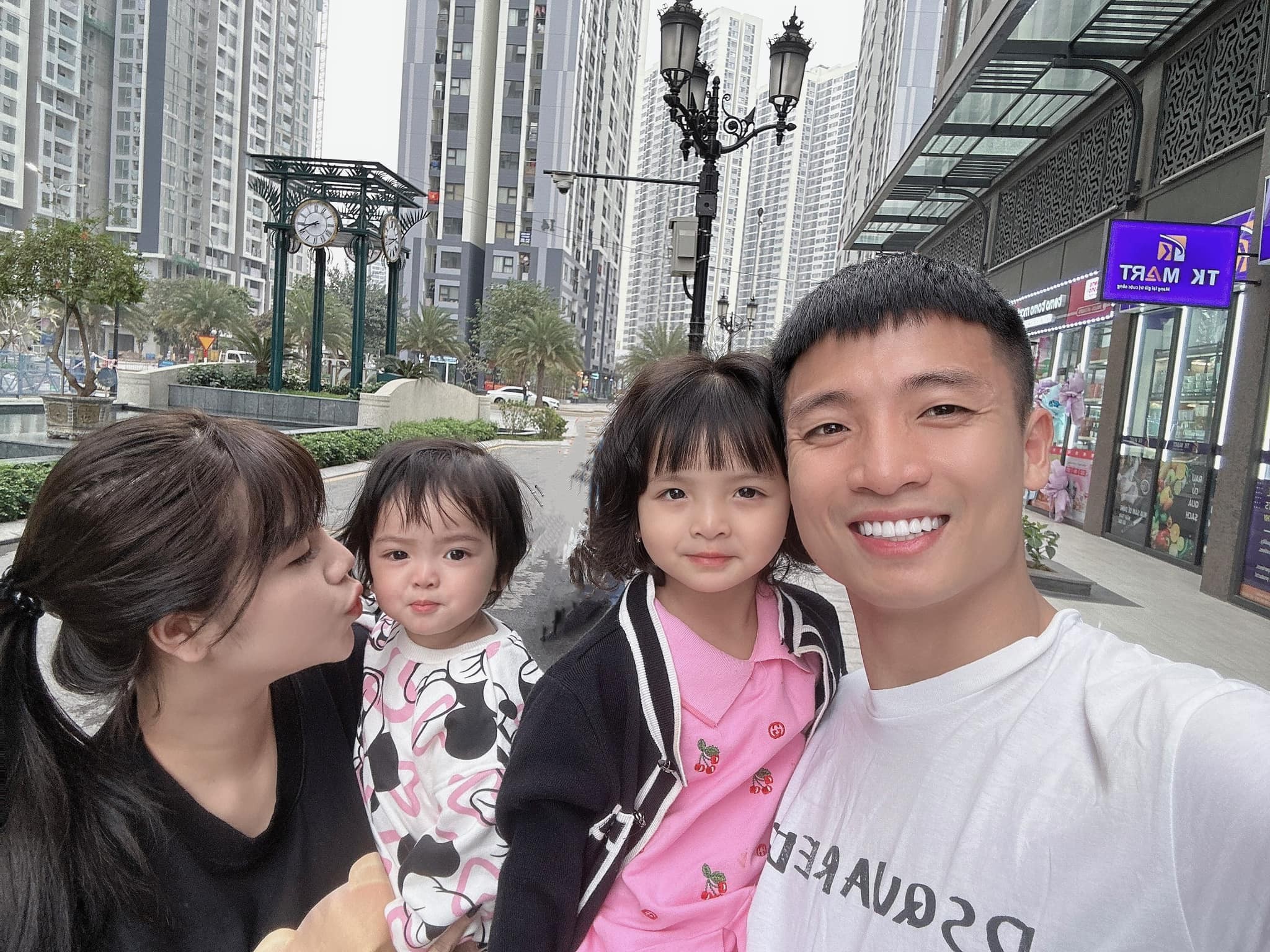 Vợ Bùi Tiến Dũng đã giàu lại càng giàu hơn, làm bà chủ khách sạn được chồng tặng quà khủng 5 Vợ Bùi Tiến Dũng đã giàu lại càng giàu hơn, làm bà chủ khách sạn được chồng tặng quà khủng 5