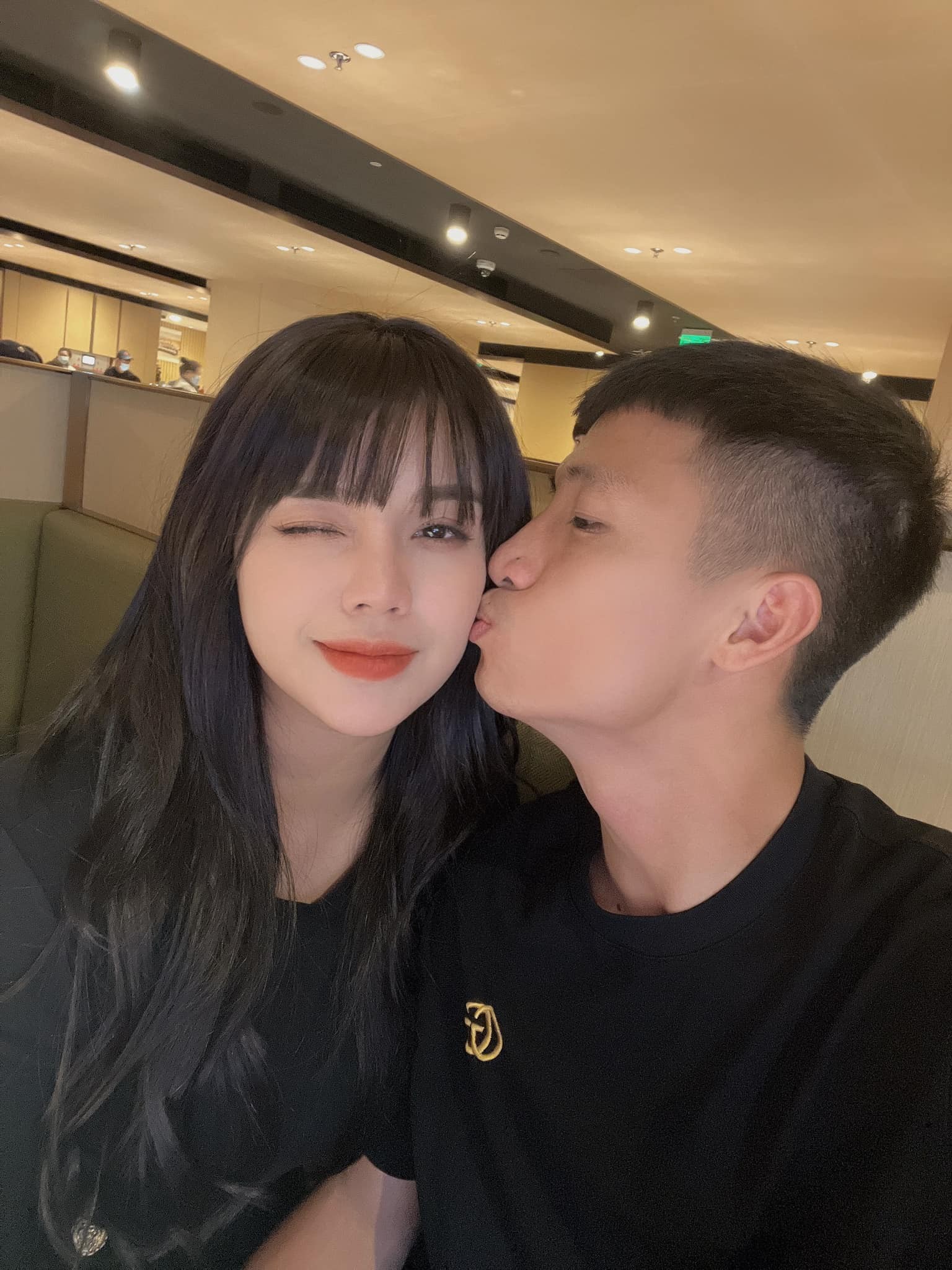 Vợ Bùi Tiến Dũng đã giàu lại càng giàu hơn, làm bà chủ khách sạn được chồng tặng quà khủng 6 Vợ Bùi Tiến Dũng đã giàu lại càng giàu hơn, làm bà chủ khách sạn được chồng tặng quà khủng 6