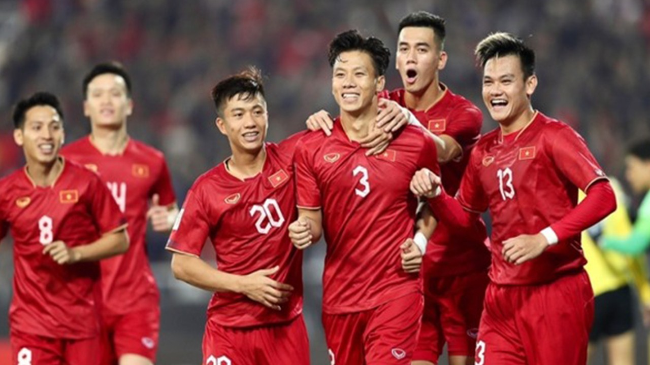 ĐT Việt Nam bỏ xa Thái Lan trên BXH FIFA dù không thi đấu 1 ĐT Việt Nam bỏ xa Thái Lan trên BXH FIFA dù không thi đấu 1