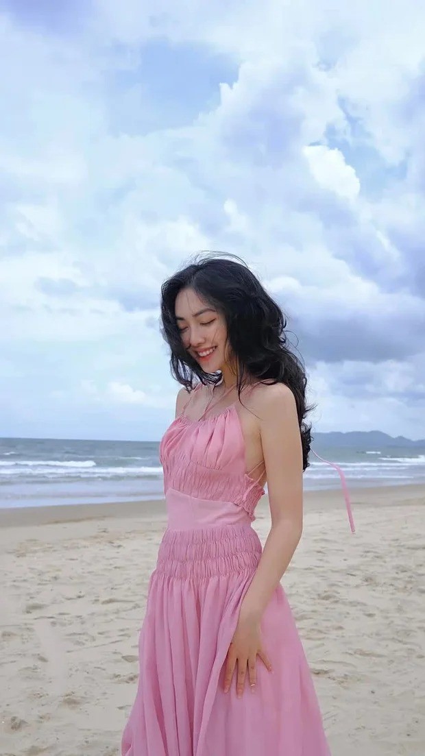 Nhan sắc bà xã tiền đạo Hà Đức Chinh ngày càng thăng hạng, bất chấp mọi thể loại 'cam thường' - Ảnh 4 Nhan sắc bà xã tiền đạo Hà Đức Chinh ngày càng thăng hạng, bất chấp mọi thể loại 'cam thường' - Ảnh 4